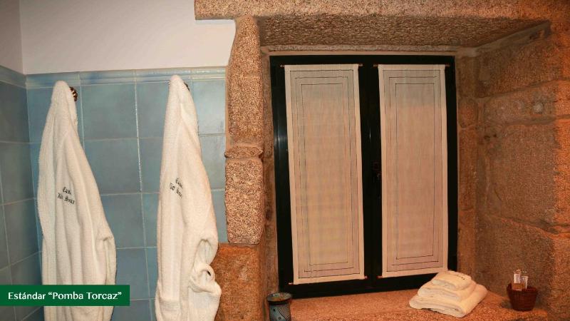 Deluxe Double Room with Garden View image 3