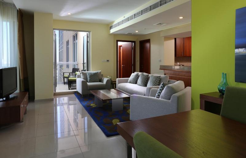 1 Bedroom, Balcony King, Fountain View, Smoking image 4