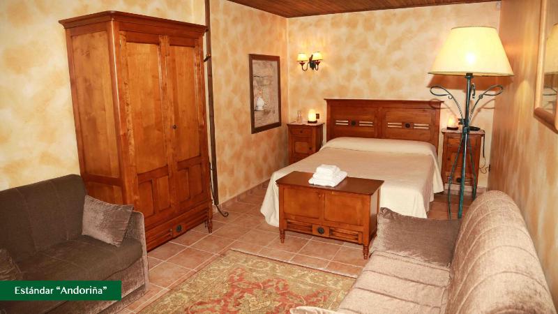 Double Room image 3