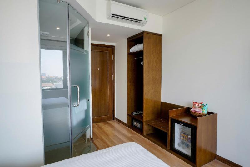 Pink Garden Hotel - image 12