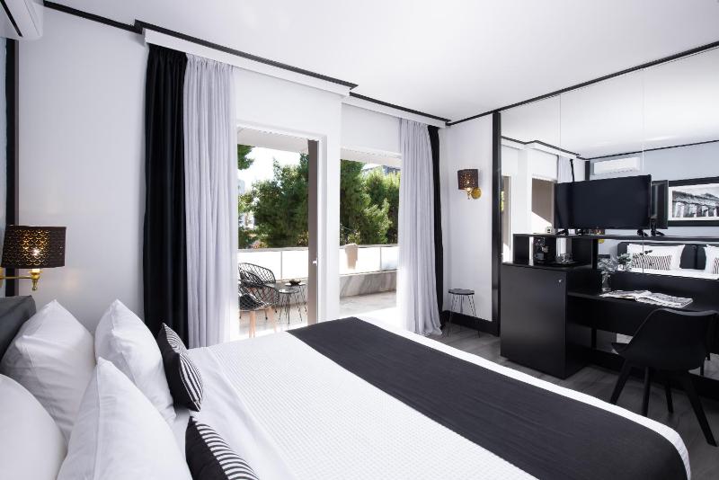 Double or Twin Room with Balcony image 4