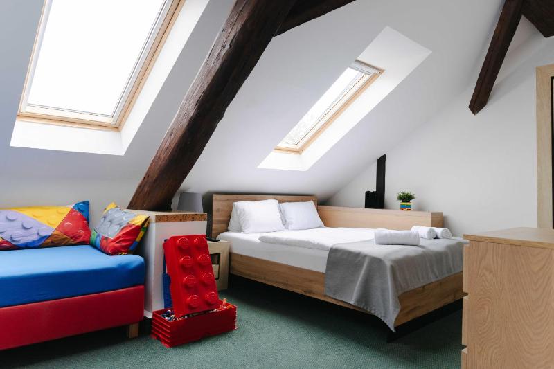 Double Room with Extra Bed image 1