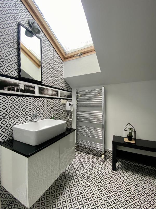Quadruple Room with Mountain View image 4
