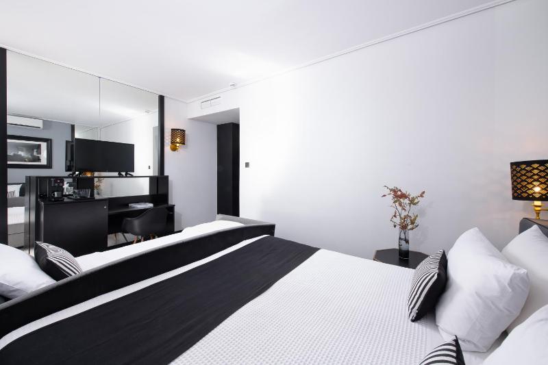 Double or Twin Room with Extra Bed image 4