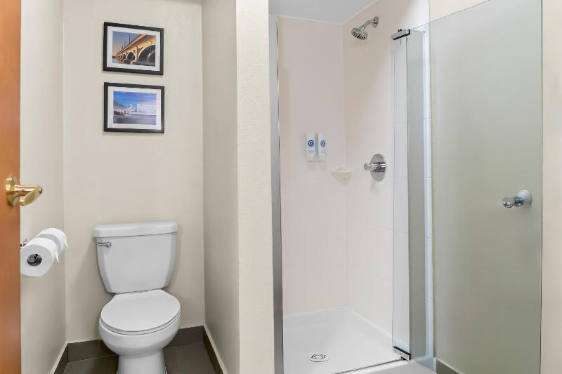King Suite - Non-Smoking image 2
