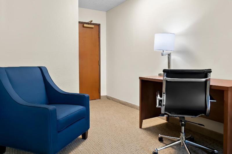 King Room - Non-Smoking image 4