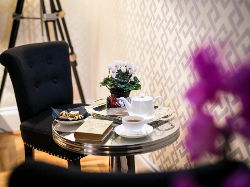 Deluxe Triple Room image 3