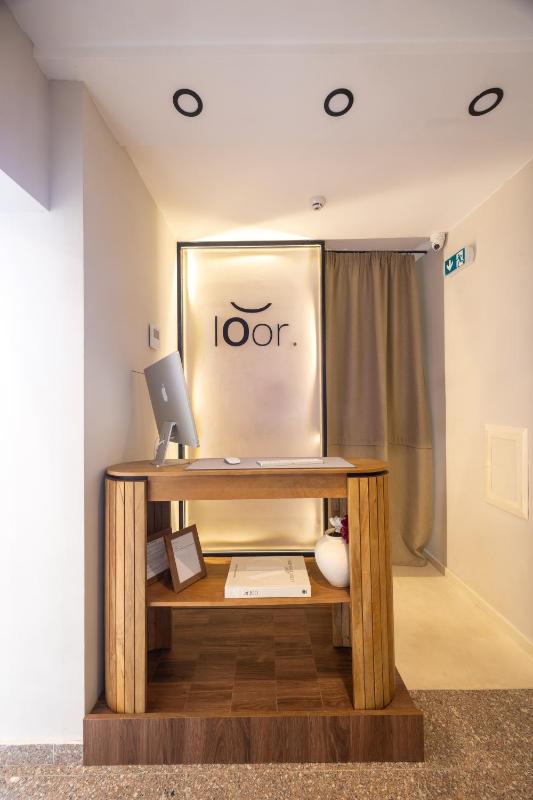 lo͝or luxury retreat - image 16