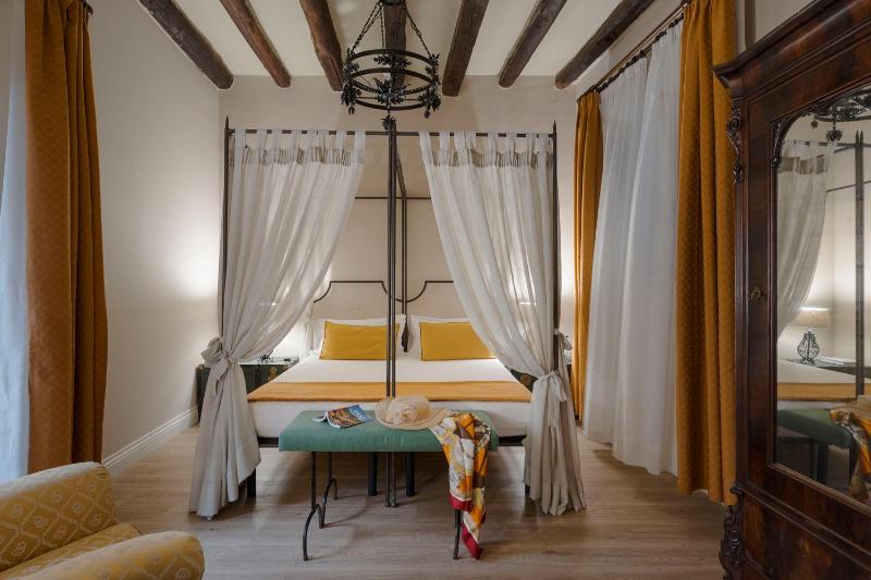 Superior Double Room image 1