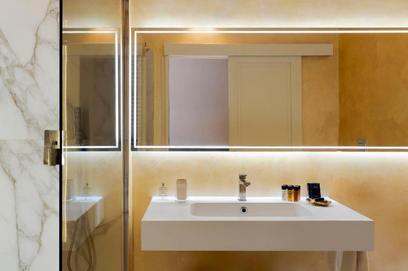 Superior Double Room image 2