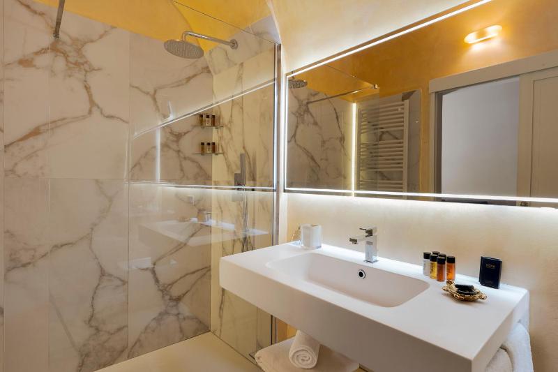 Superior Double Room image 3