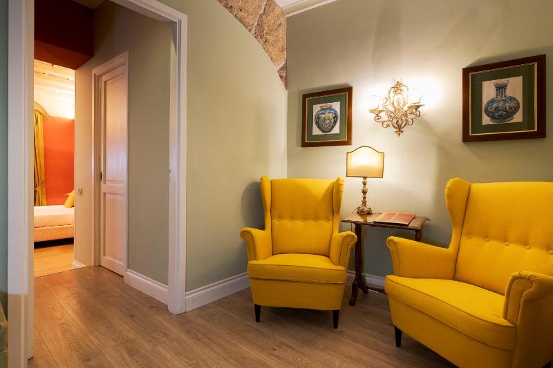 Deluxe Double or Twin Room with Balcony image 2