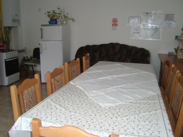 Twin Room image 3