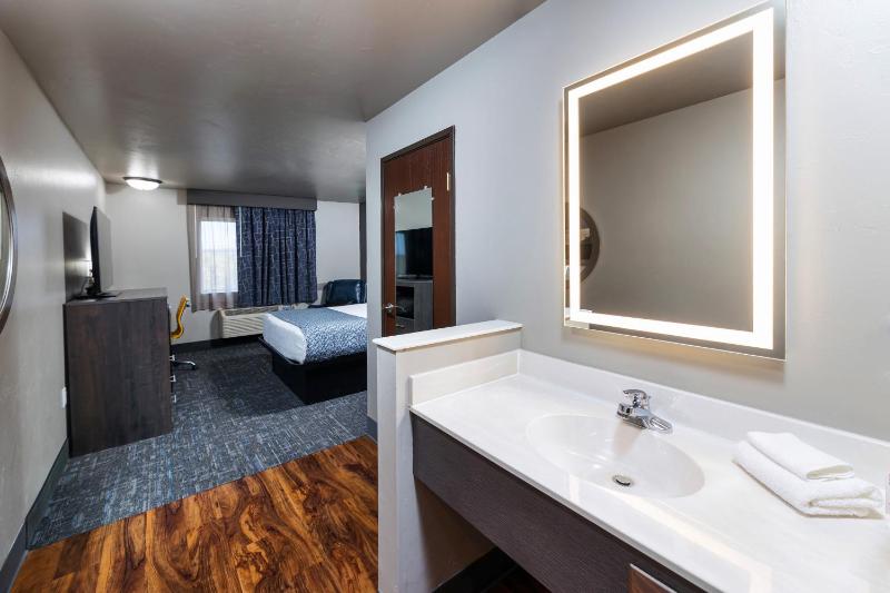 Queen Room image 3