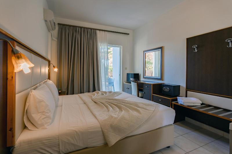 Studio (2 Adults) with Sea and Garden View image 3