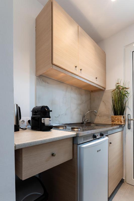 Two Bedroom Apartment (4 Adults) - Split Level image 4
