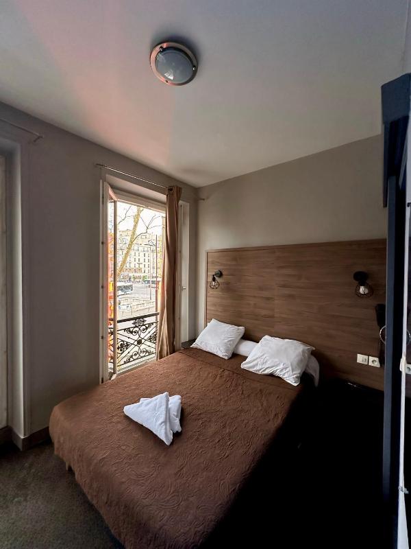 Double Room image 2