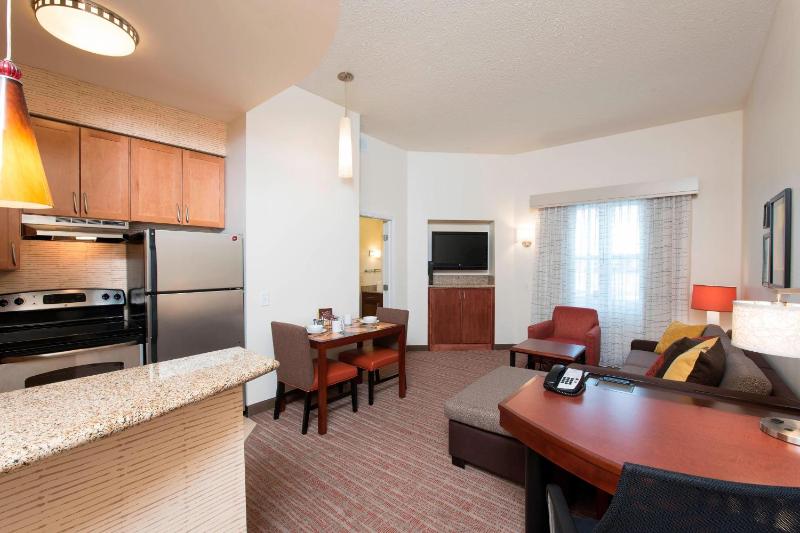 One-Bedroom King Suite with Sofa Bed image 3