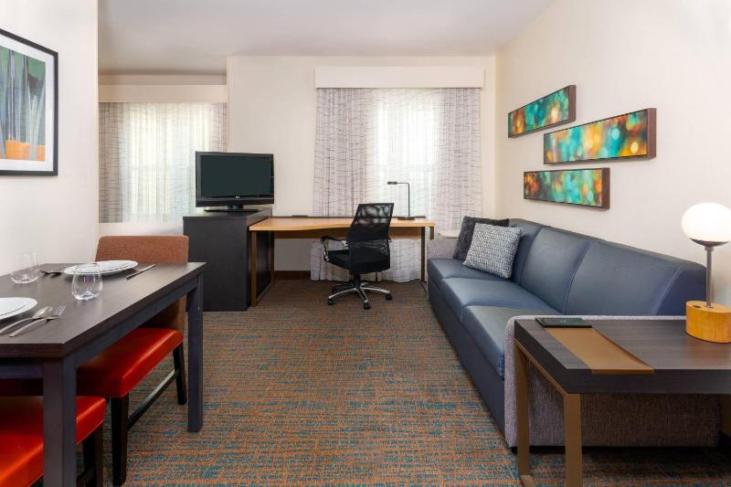 King Studio with Sofa Bed image 3
