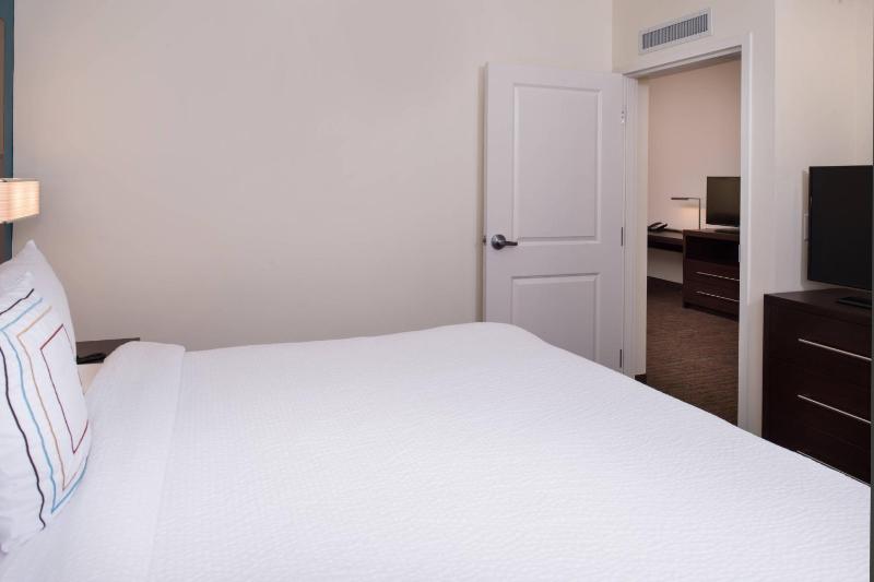 One-Bedroom King Suite image 2
