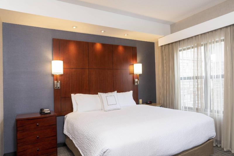 King Suite with Sofa Bed image 3