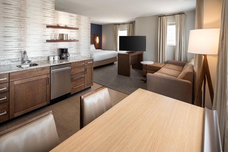 Corner King Studio Room with Sofa  Bed image 1