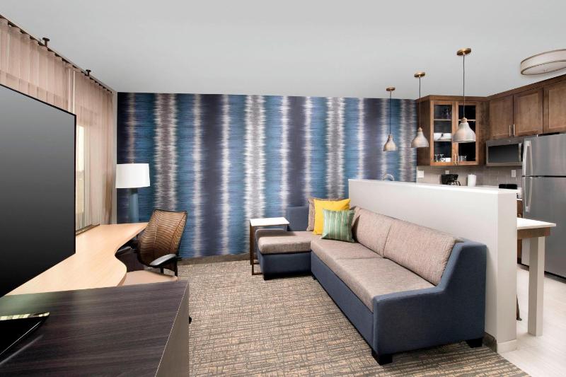 King Studio with Sofa Bed image 1