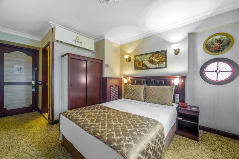 Standard Double or Twin Room image 3