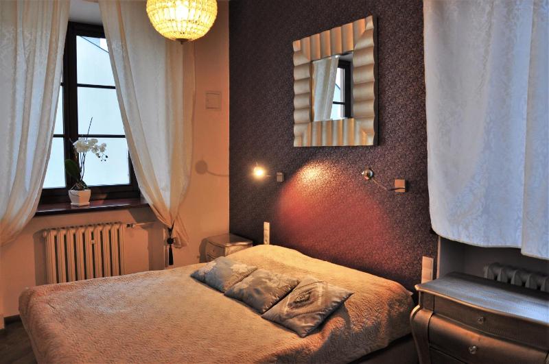 One-Bedroom Apartment with Sofa Bed image 4