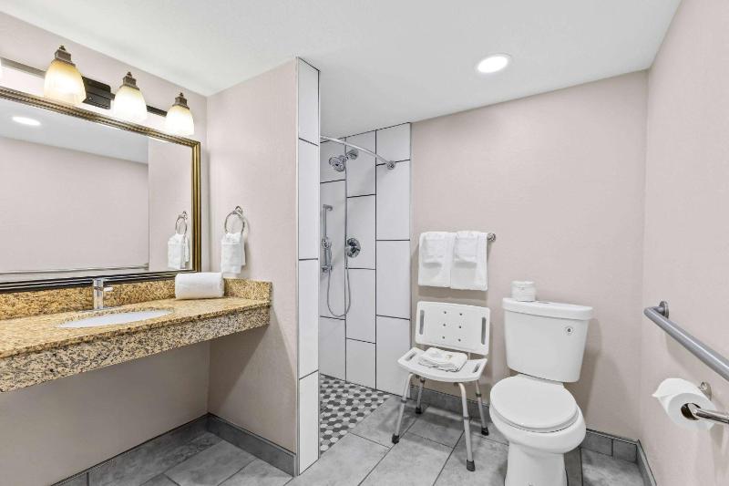 Queen Room with Two Queen Beds - Disability Access/Non-Smoking (No pets allowed) image 2