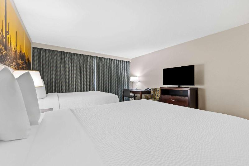 Standard Queen Room with Two Queen Beds - Non-Smoking (No Pets Allowed) image 4