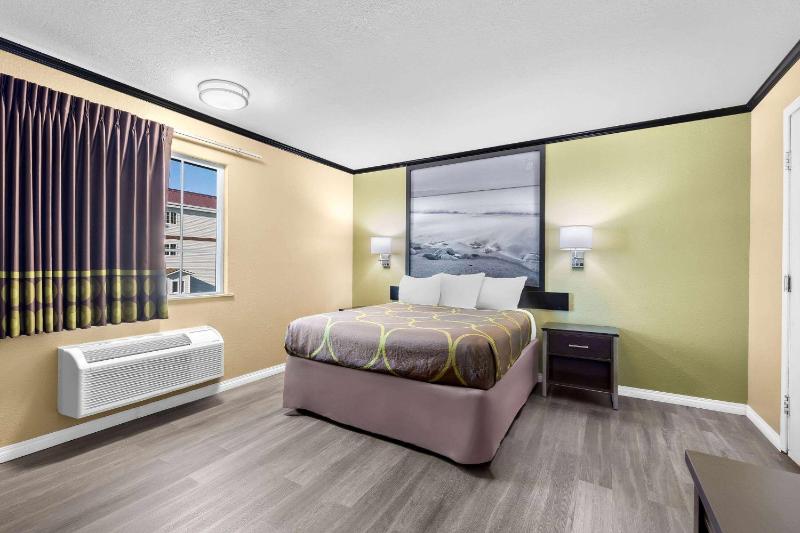Queen Room - Non-Smoking image 1