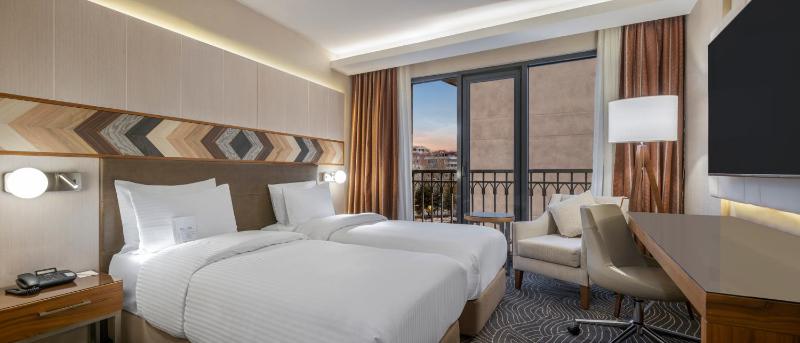 Superior Twin Room image 3