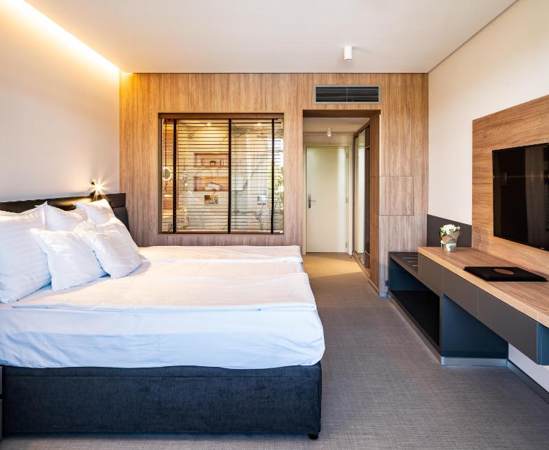 Double or Twin Room with Balcony image 3