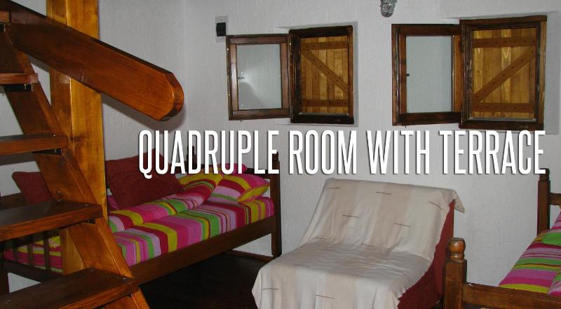 Quadruple Room with Terrace image 2
