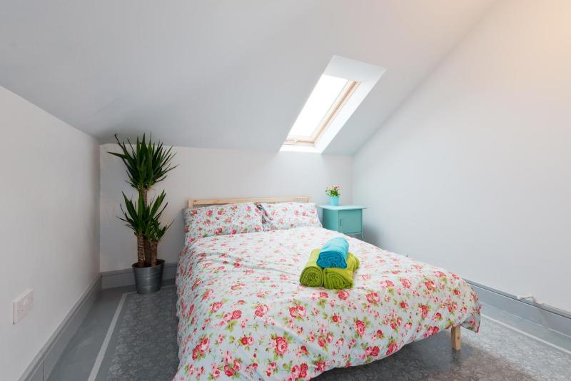 Double Room with Shared Bathroom image 4