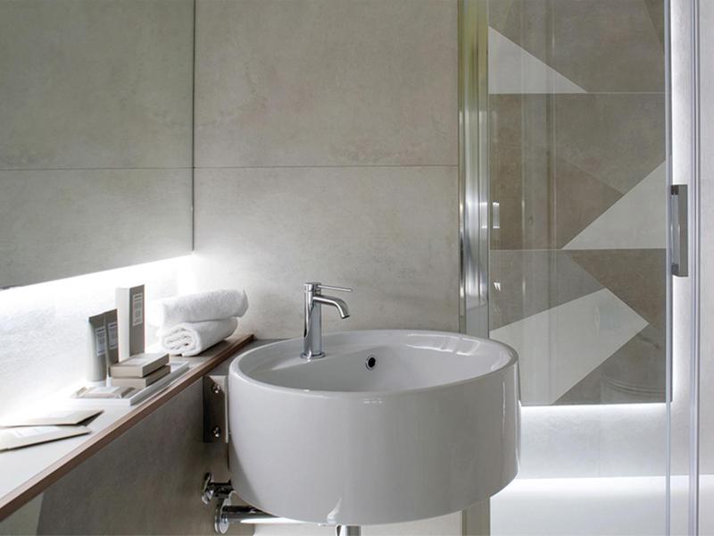 Suite with Spa Access image 2