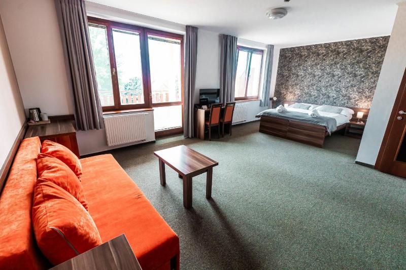 Deluxe Double Room image 3