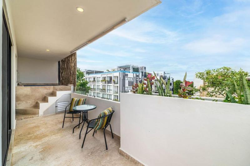 Lux 2 BD Suite with Private Plunge Pool and Balcony - image 2