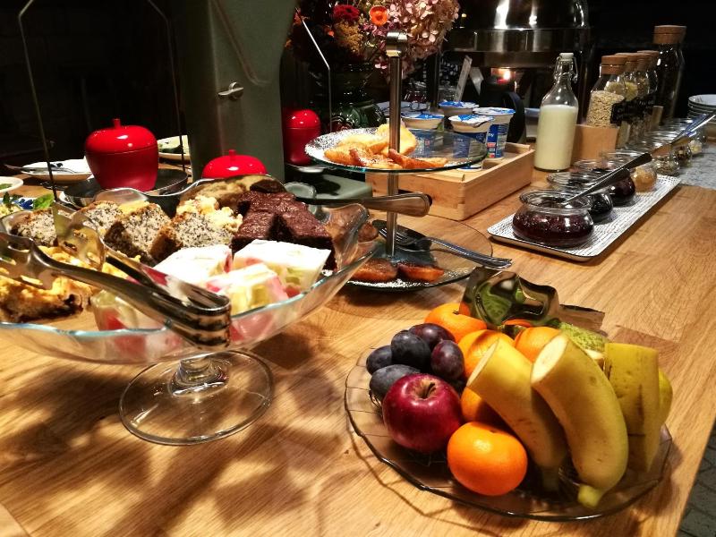 King Double Room image 4