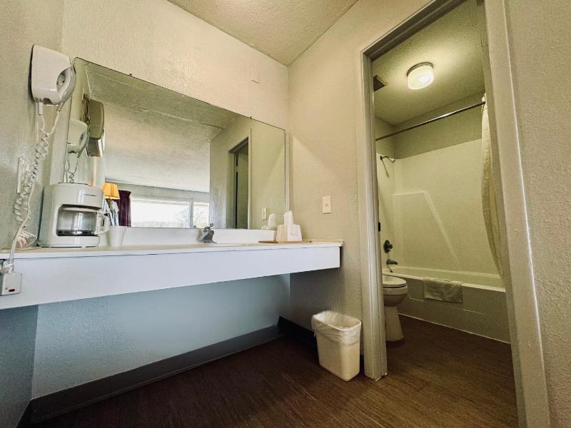 Standard Double Room image 4