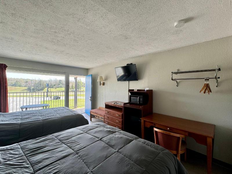 Standard Double Room image 3
