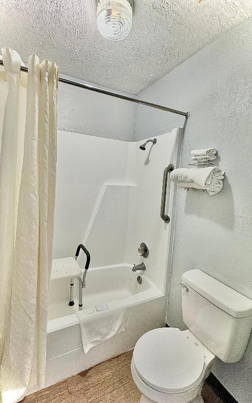 Standard Double Room image 2