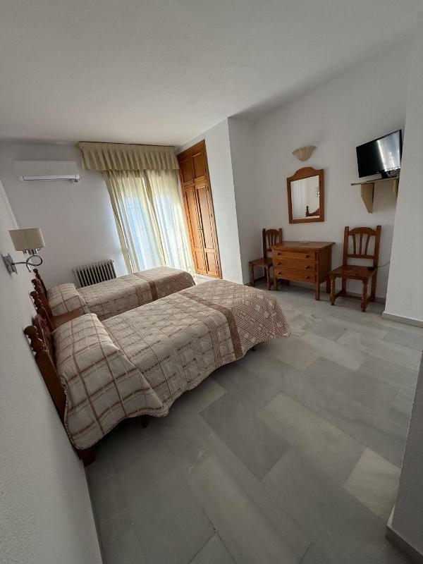 Double Room image 4