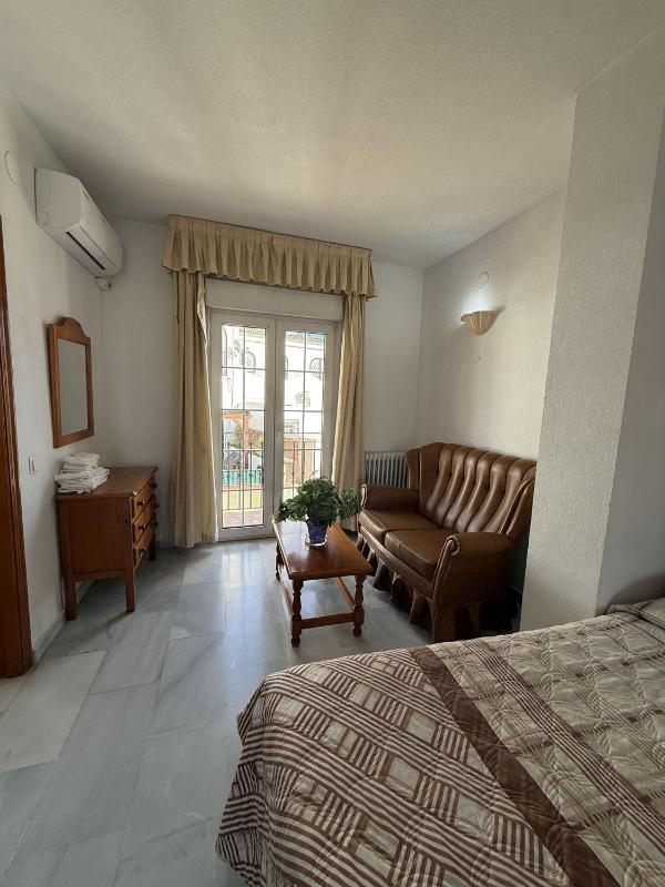 Quadruple Room image 2