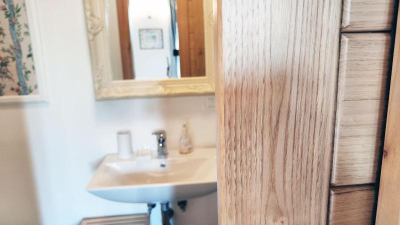 Deluxe Double Room with Shower image 4