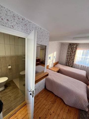 Five-Bedroom House image 3