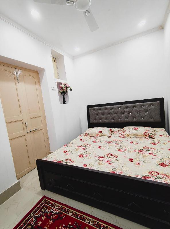 A ShivAngan Heritage Home Stay Near Ghat - image 6
