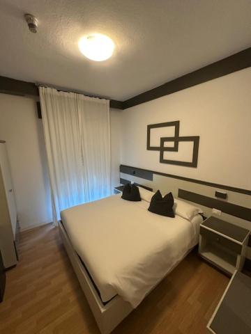 Double or Twin Room image 1
