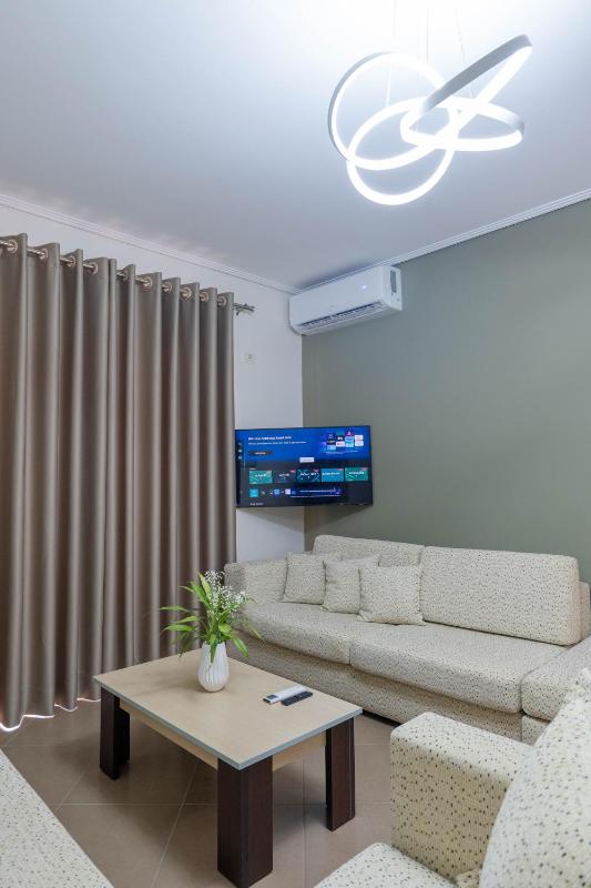 One-Bedroom Apartment with Sea View image 4